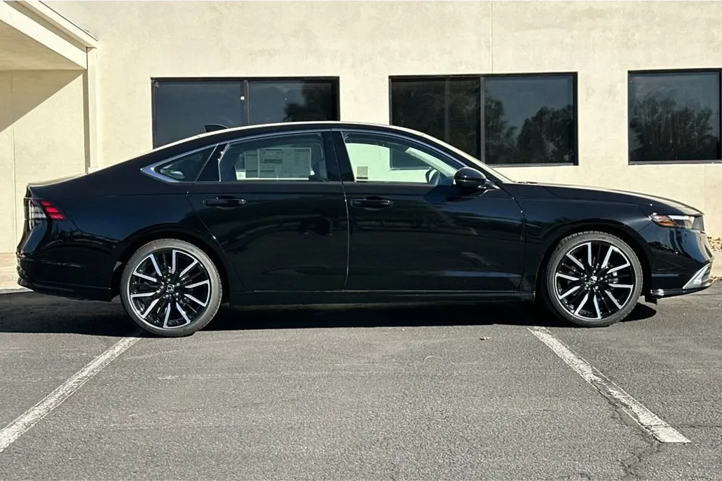 2025 Honda Accord Hybrid Touring photo 1