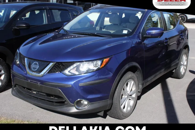 2018 Nissan Rogue Sport SV photo 1