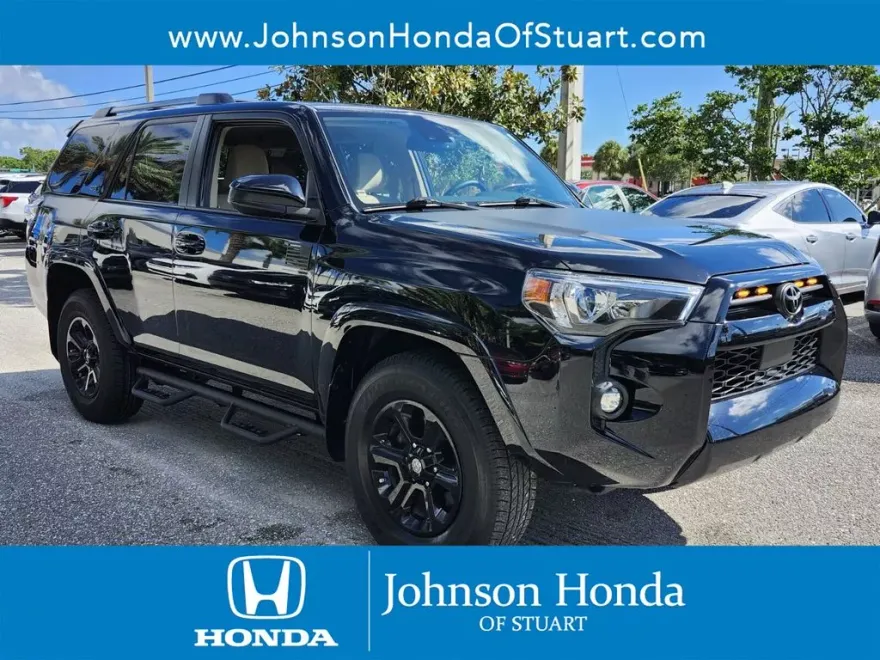 2021 Toyota 4Runner SR5 photo 1