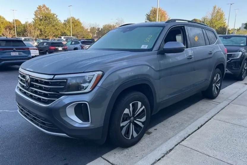 2024 Volkswagen Atlas SE photo 1