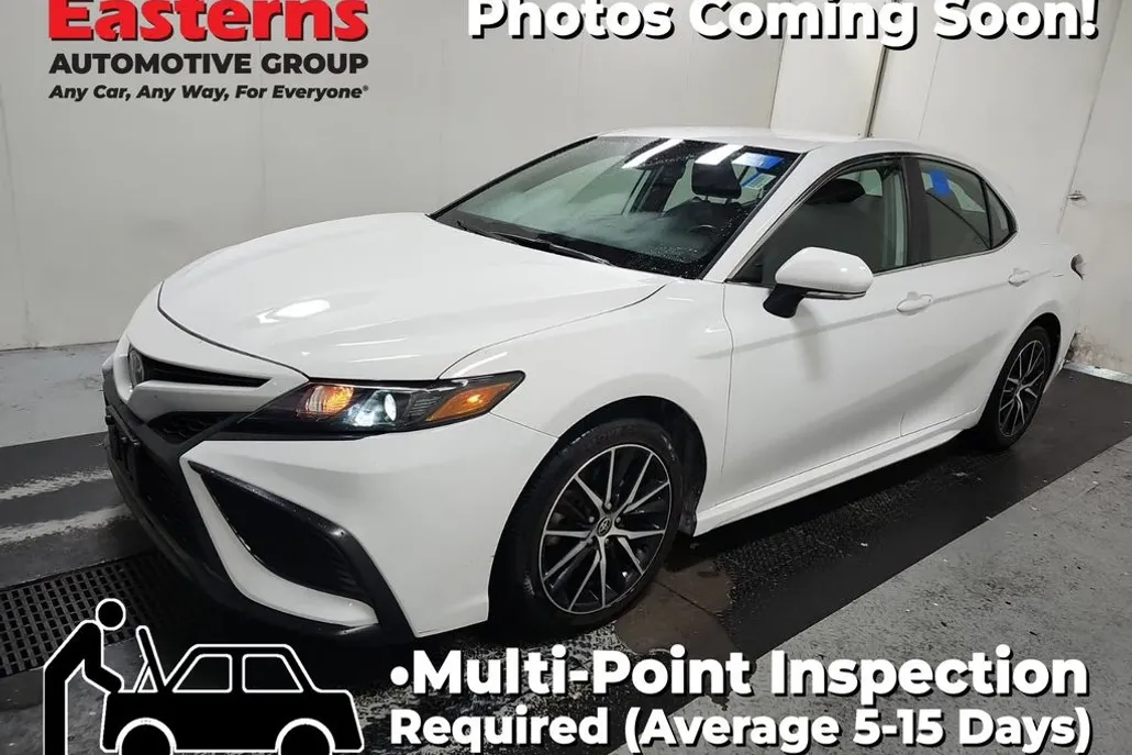 2022 Toyota Camry SE photo 1