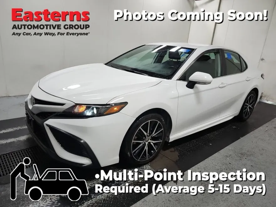 2022 Toyota Camry SE photo 1