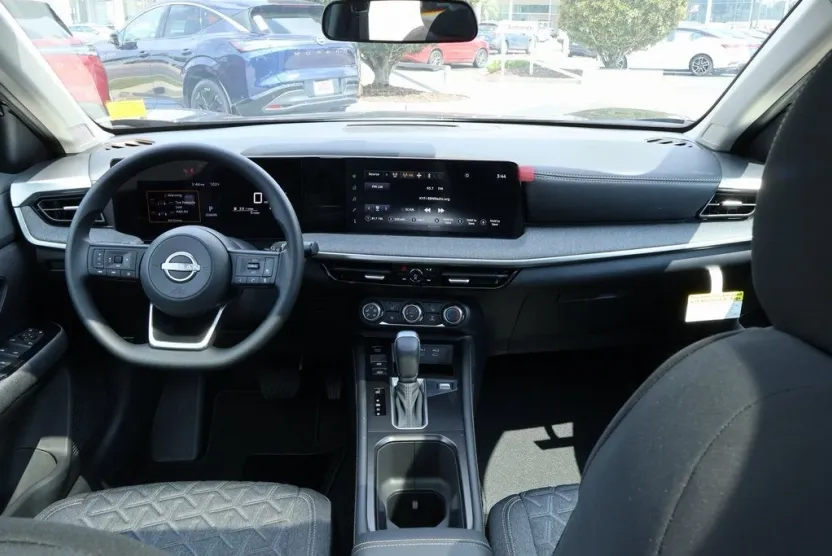 2025 Nissan Kicks SV photo 1