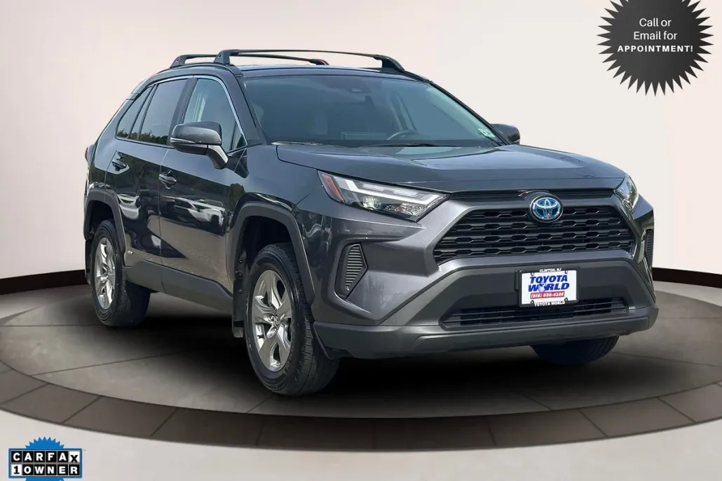 2024 Toyota RAV4 Hybrid XLE photo 1