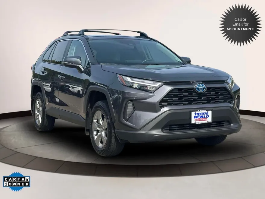 2024 Toyota RAV4 Hybrid XLE photo 1