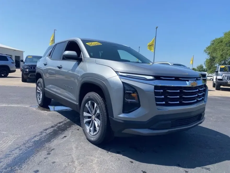 2025 Chevrolet Equinox LT photo 1