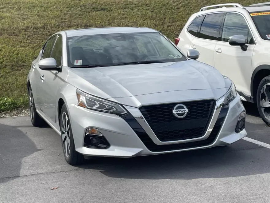 2019 Nissan Altima 2.5 SV photo 1