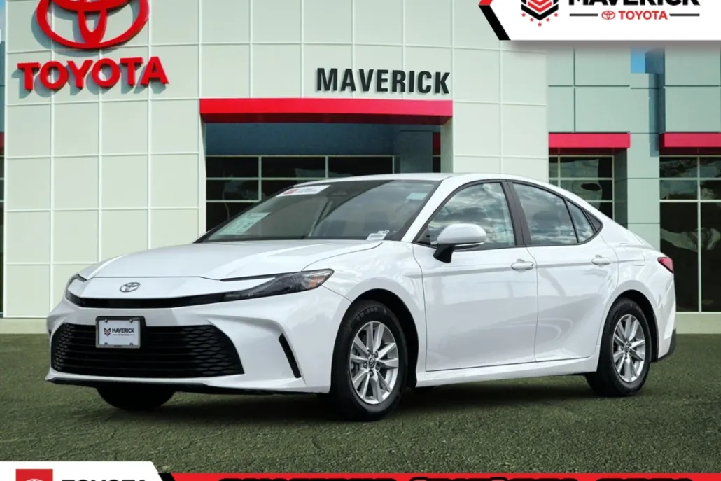 2025 Toyota Camry LE photo 1