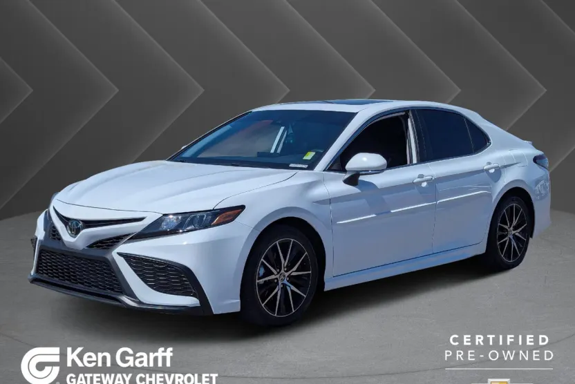 2023 Toyota Camry SE photo 1