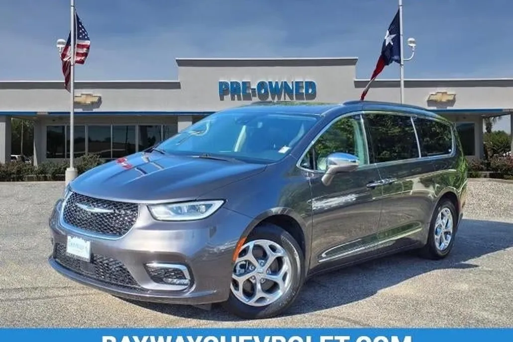 2022 Chrysler Pacifica Limited photo 1