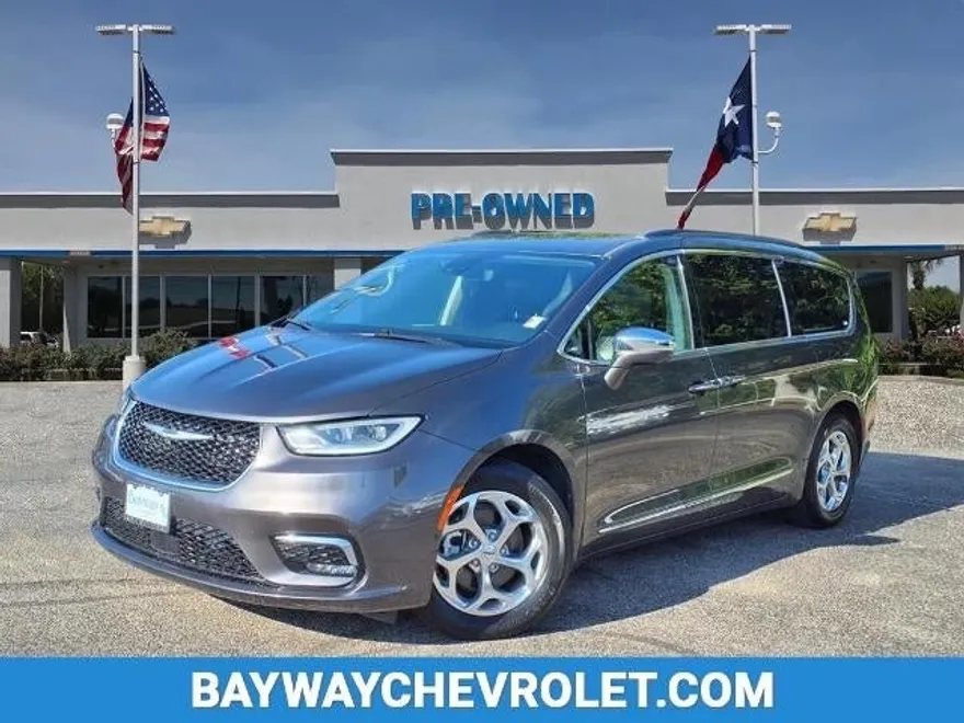 2022 Chrysler Pacifica Limited photo 1