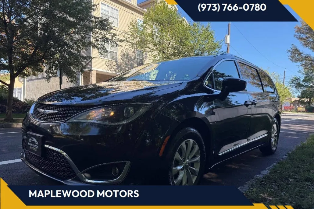 2018 Chrysler Pacifica Touring L photo 1
