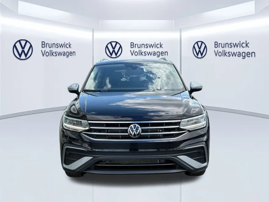 2024 Volkswagen Tiguan Wolfsburg Edition photo 1