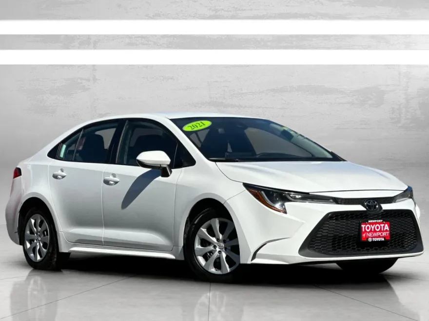 2021 Toyota Corolla LE photo 1