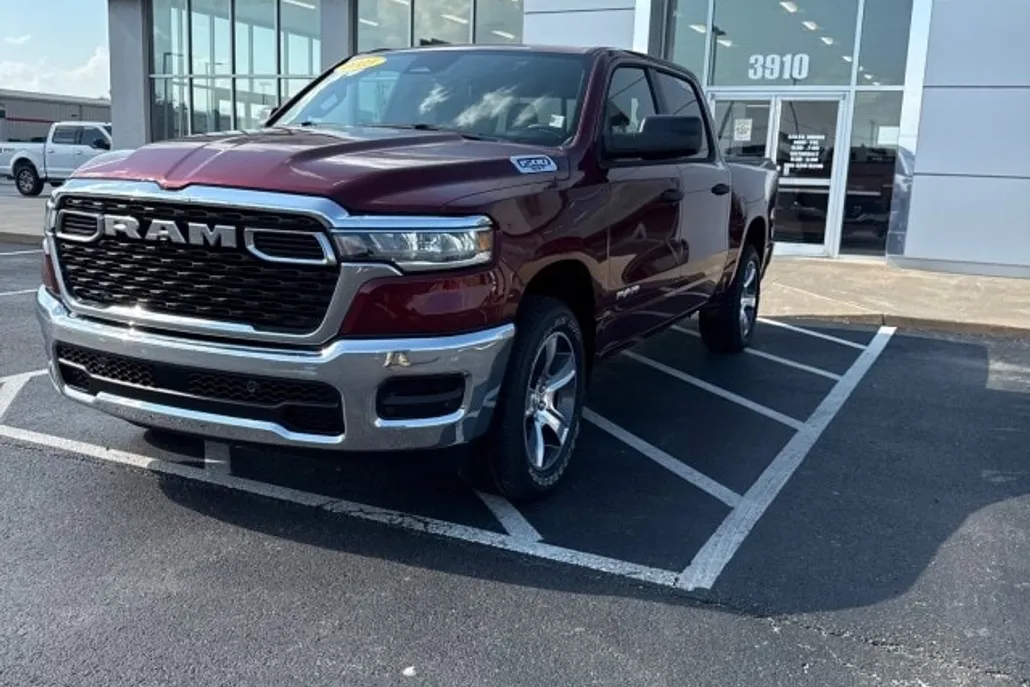 2025 Ram 1500 Tradesman photo 1