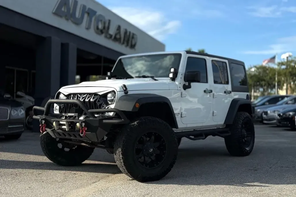 2016 Jeep Wrangler Unlimited Rubicon photo 1