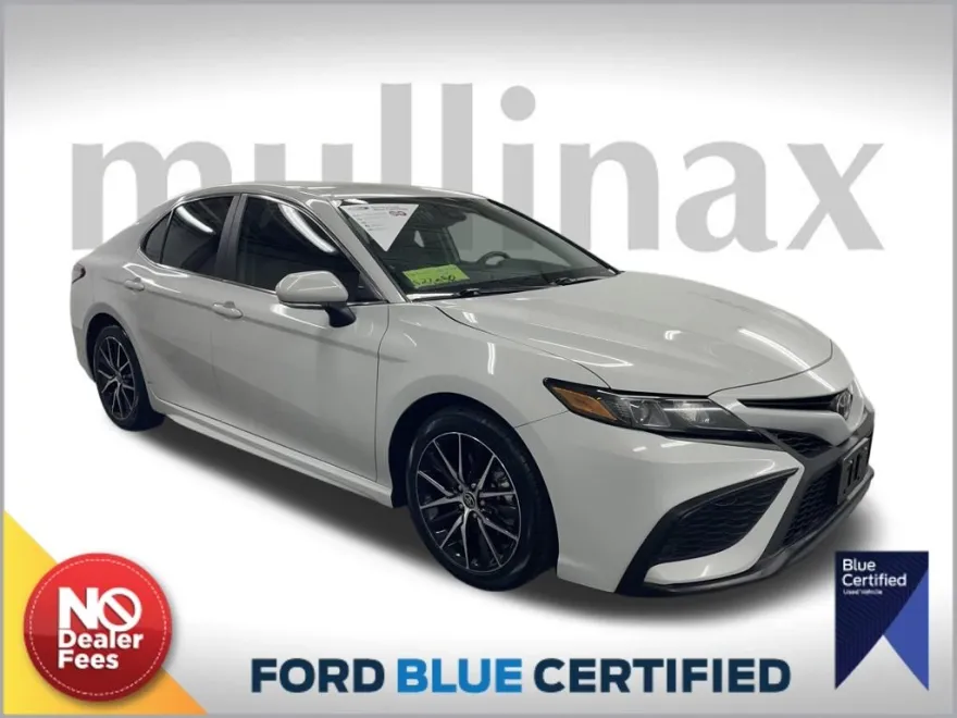 2024 Toyota Camry SE photo 1