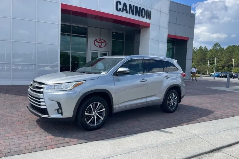 2017 Toyota Highlander SE XLE photo 1