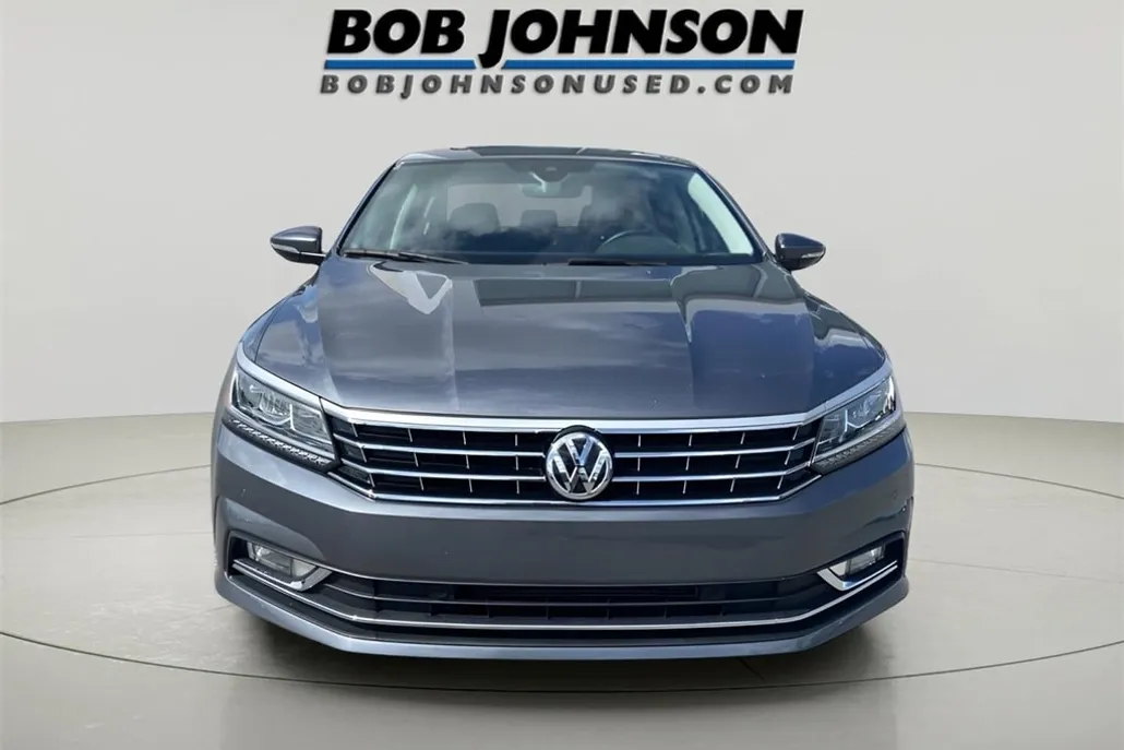 2018 Volkswagen Passat 2.0T SEL Premium photo 1