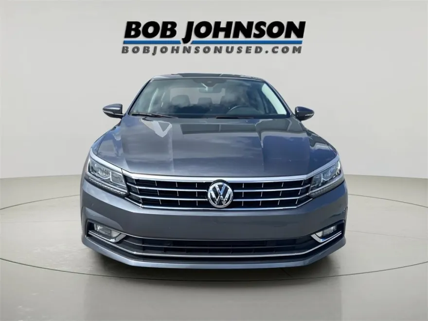 2018 Volkswagen Passat 2.0T SEL Premium photo 1