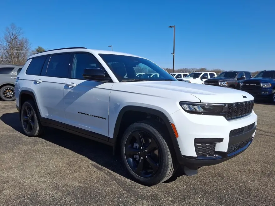 2025 Jeep Grand Cherokee Altitude photo 1