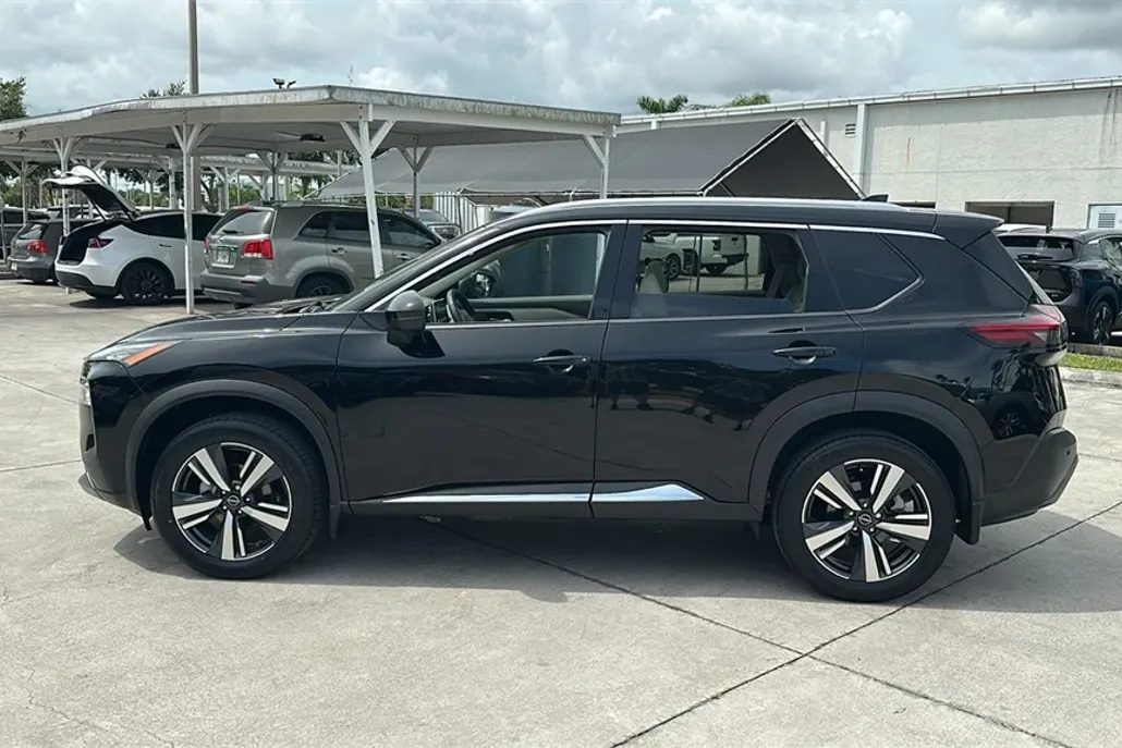 2023 Nissan Rogue SL photo 1