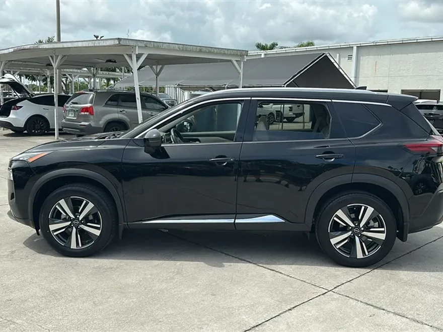 2023 Nissan Rogue SL photo 1