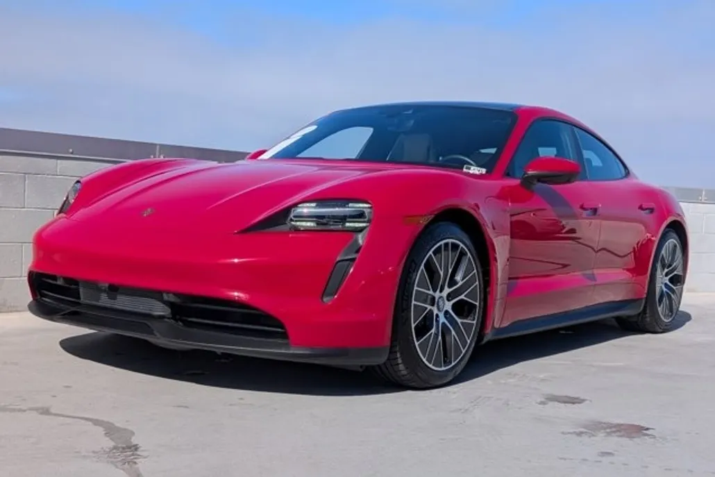 2023 Porsche Taycan photo 1