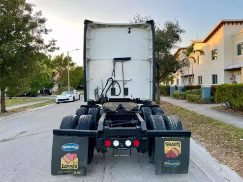 2019 Kenworth T680 photo 4