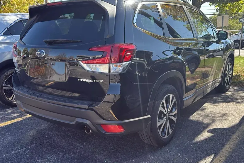 2021 Subaru Forester Limited photo 1