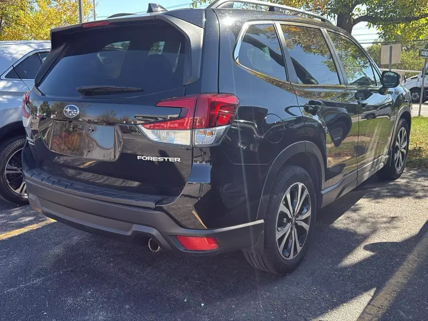 2021 Subaru Forester Limited photo 1