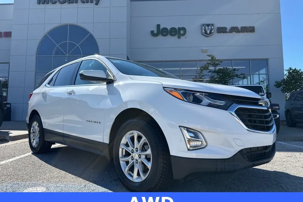2020 Chevrolet Equinox LT photo 1