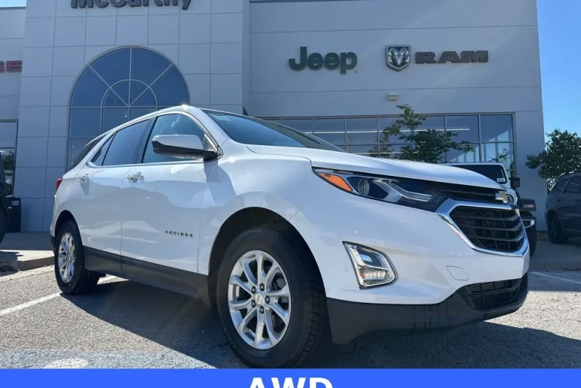 2020 Chevrolet Equinox LT photo 1