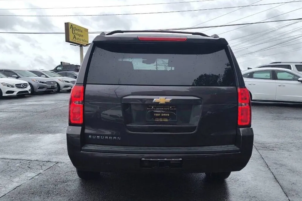 2018 Chevrolet Suburban LT photo 1