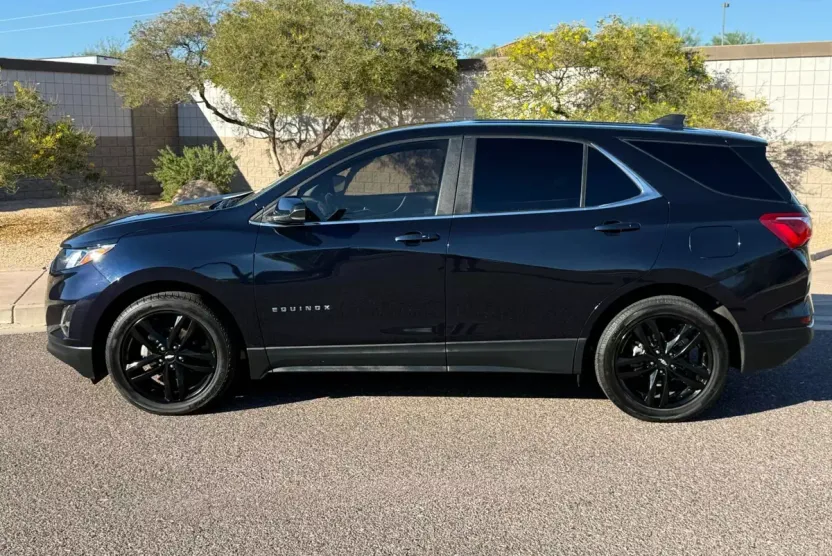 2021 Chevrolet Equinox LT photo 1