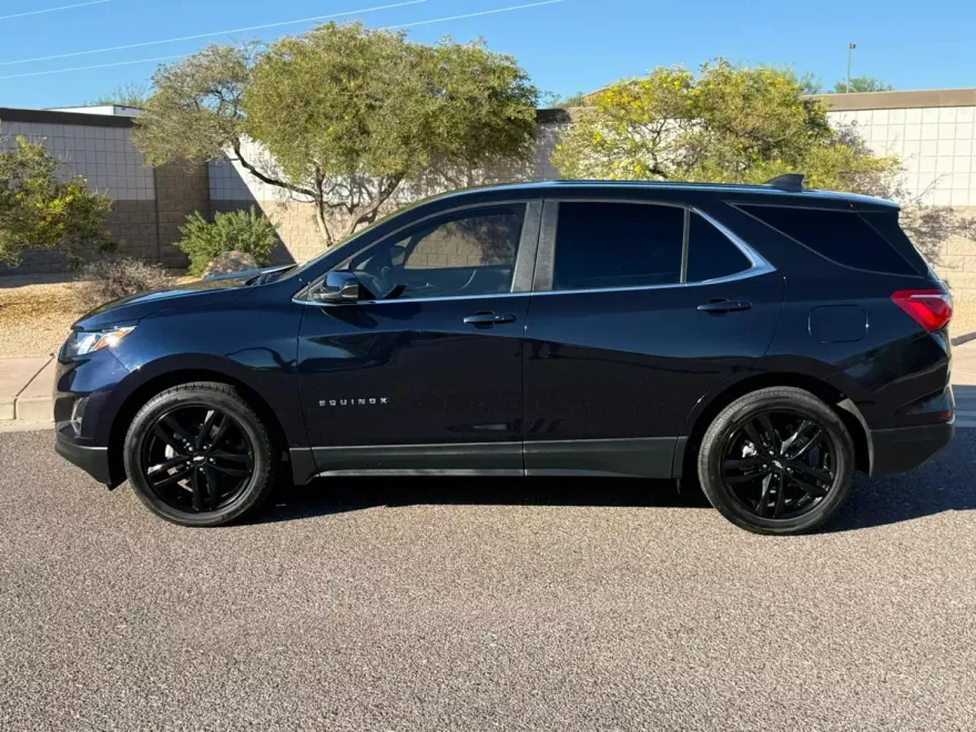 2021 Chevrolet Equinox LT photo 1