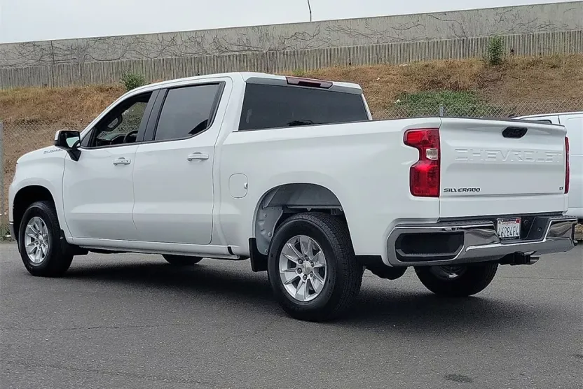 2025 Chevrolet Silverado 1500 LT photo 1