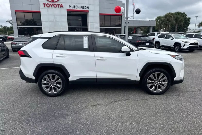 2019 Toyota RAV4 XLE Premium photo 1
