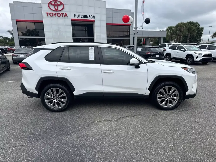 2019 Toyota RAV4 XLE Premium photo 1