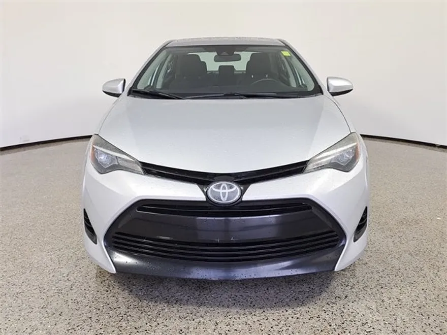 2018 Toyota Corolla LE photo 1
