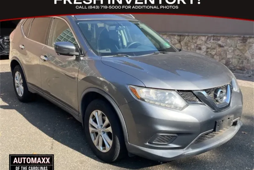 2016 Nissan Rogue SV photo 1