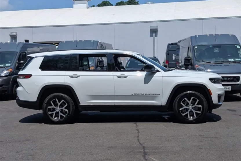 2025 Jeep Grand Cherokee Limited photo 1