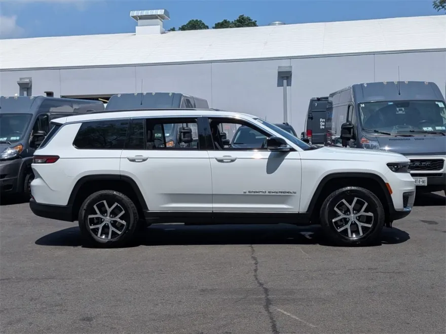 2025 Jeep Grand Cherokee Limited photo 1
