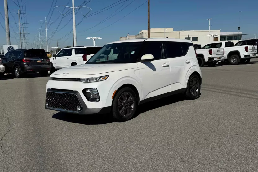 2022 Kia Soul EX photo 1