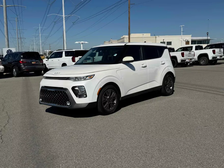 2022 Kia Soul EX photo 1