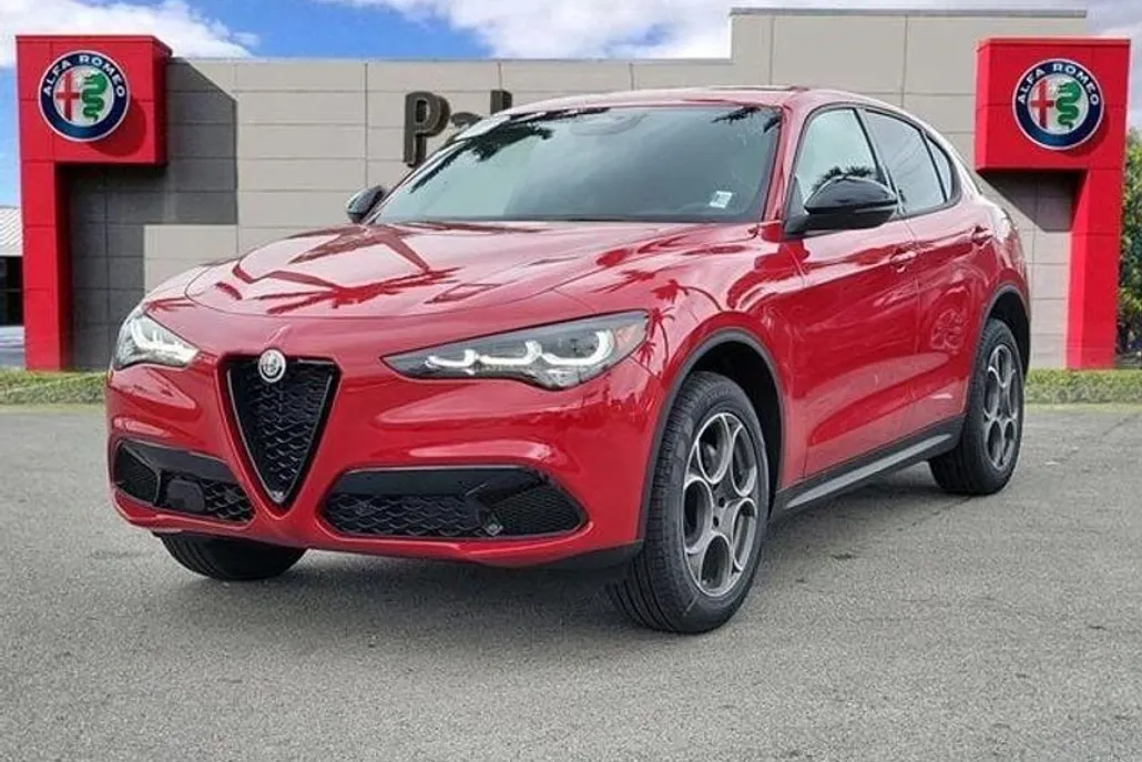 2025 Alfa Romeo Stelvio photo 1