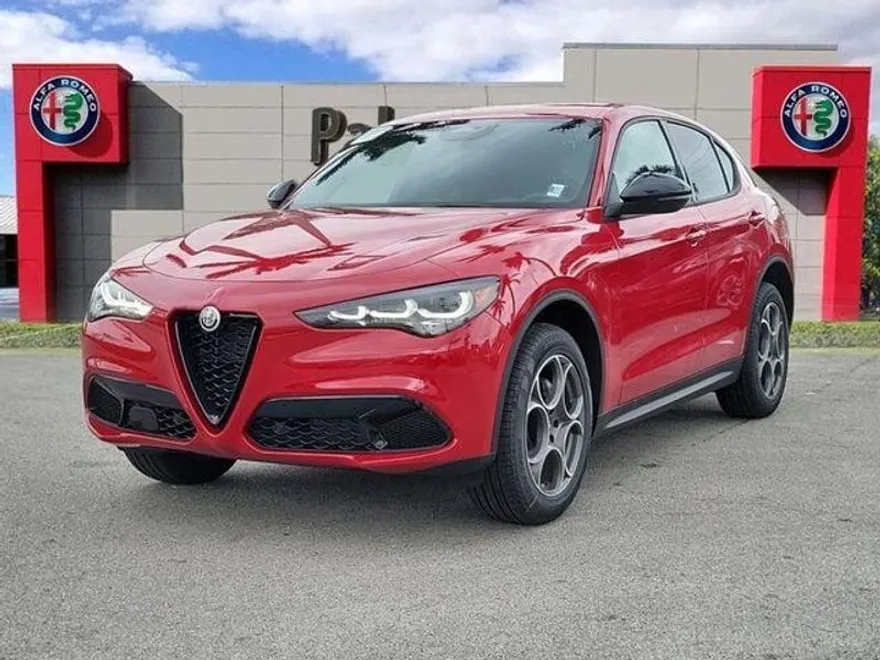 2025 Alfa Romeo Stelvio photo 1
