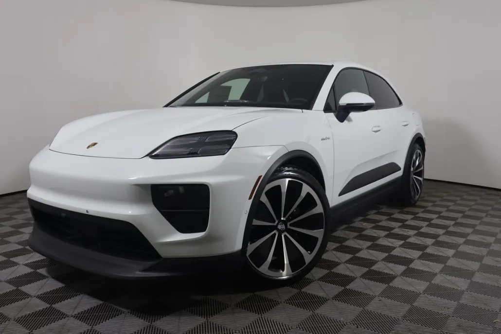 2025 Porsche Macan Electric photo 1