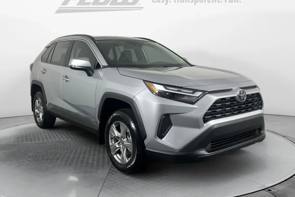 2025 Toyota RAV4 XLE photo 1