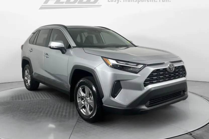 2025 Toyota RAV4 XLE photo 1